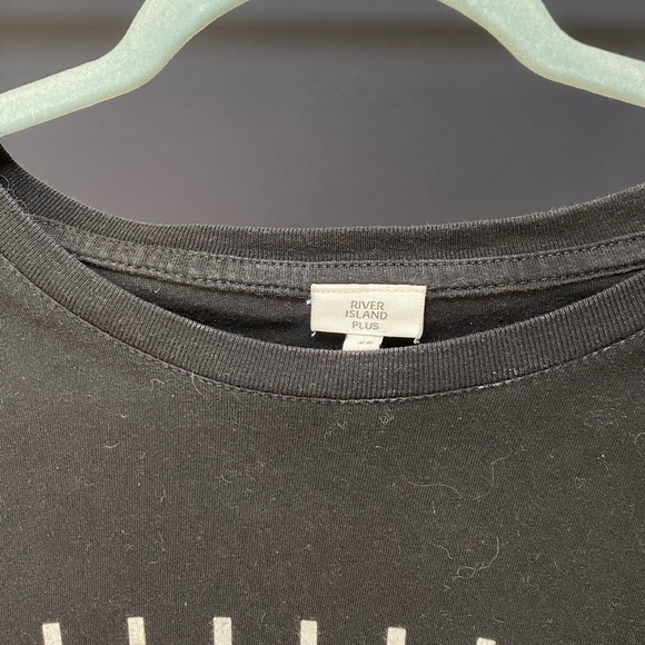 Motif Tee - Picture 3 of 4